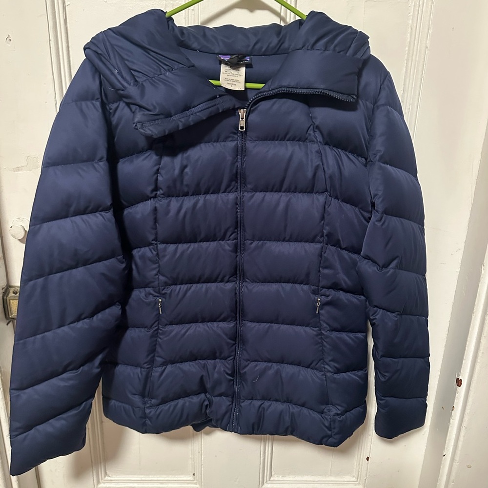 Patagonia Dark Blue Down Jacket size L EUC